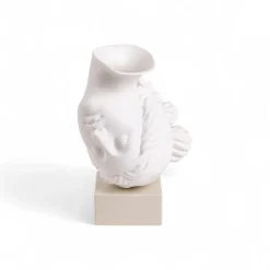 AMOR VOLAT vase