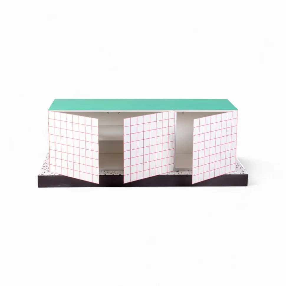SUPERCABINET RED GRID